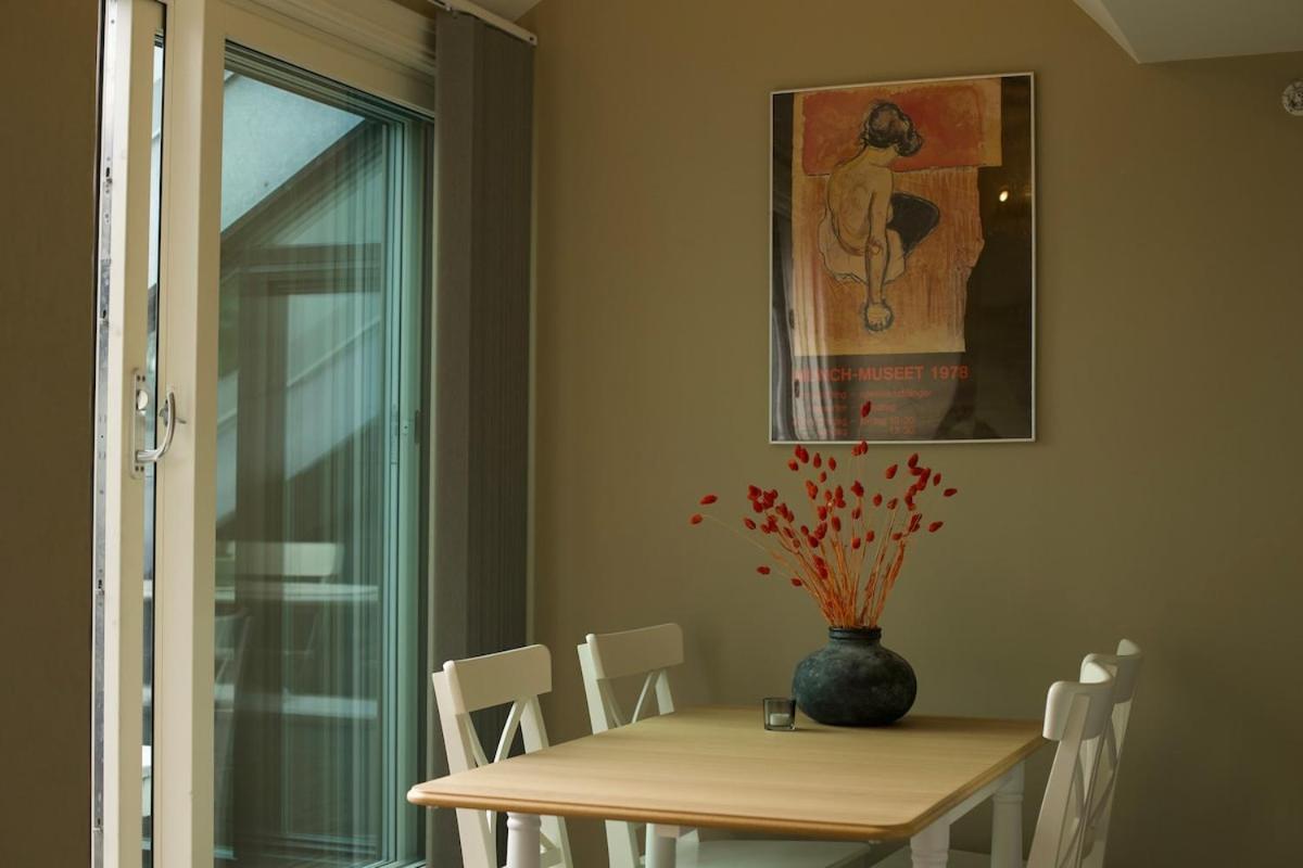 Floor - View & Balcony In Center