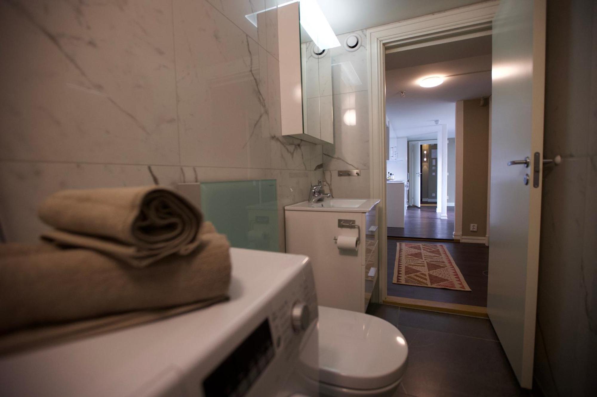 Floor - View & Balcony In Center Apartment *