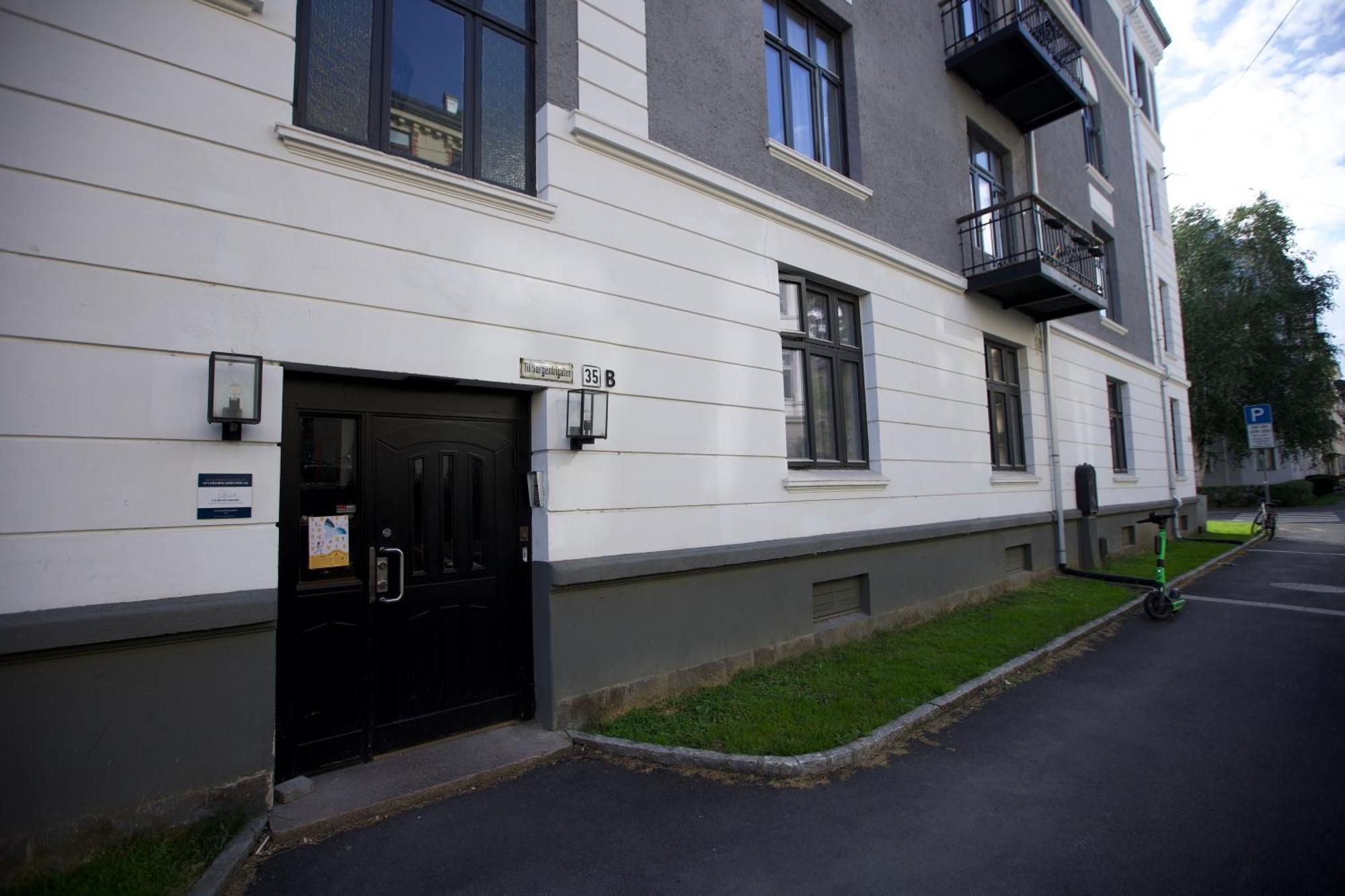 Floor - View & Balcony In Center