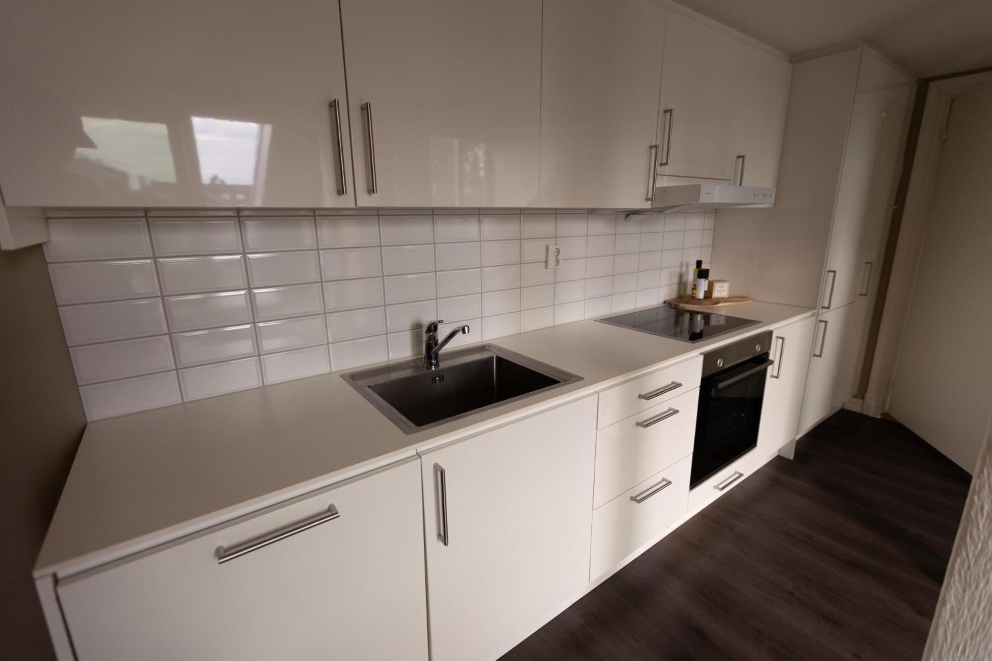 Floor - View & Balcony In Center Apartment